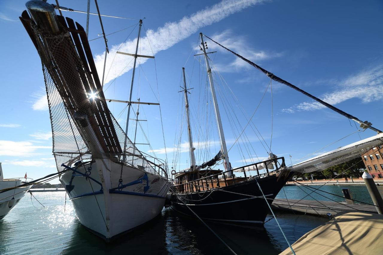 Venezia Boat & Breakfast Caicco Freedom Hotel Exterior photo